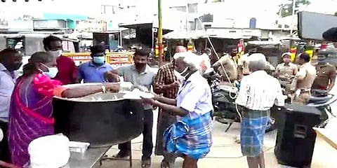 கொரோனா கால மகத்துவர்: ஏழை எளிய மக்களுக்கு உணவளித்து மகிழும் திருவள்ளூர் திருநங்கை
