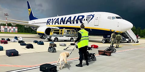 பயணிகள் விமானத்தை வழிமறித்து தரையிறக்கிய விவகாரம்; பெலாரஸ் மீது புதிய தடைகள் விதிப்பு