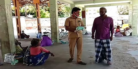 கொரோனா கால மகத்துவர்: நகையை அடகு வைத்து ஏழைகளுக்கு உணவளிக்கும் ஆட்டோ ஓட்டுனர்