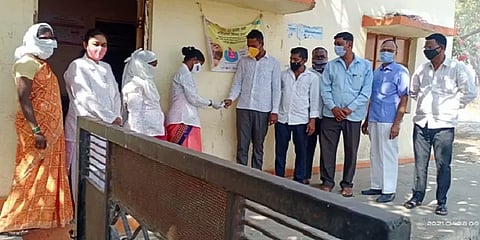 கோயிலின் ஒலி பெருக்கிகளில் விழிப்புணர்வு: கொரோனாவை ஒழித்த மகாராஷ்டிரா கிராமம்