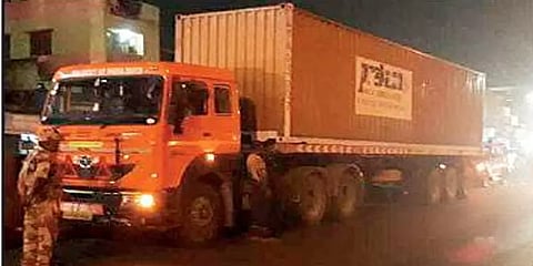 சரக்கு லாரிகள் தடுத்து நிறுத்தப்படுகிறது: உரிமையாளர்கள் சங்கம் புகார்