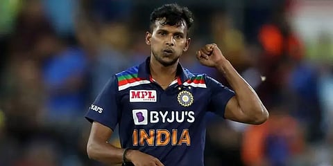 ’’சுகாதார பணியாளர்களுக்கு நன்றி’’ - தடுப்பூசி செலுத்திய போட்டோவுடன் நடராஜன் ட்வீட்