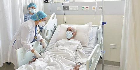 கொரோனா சிகிச்சைக்கு 'ஆன்டிபாடி காக்டெயில்' எடுத்துக்கொண்ட 84 வயது முதியவர் குணமடைந்தார்