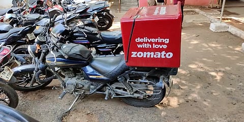 சென்னை: மதுபான பாட்டிலை டோர் டெலிவரி செய்து வந்த சொமேட்டோ ஊழியர் கைது