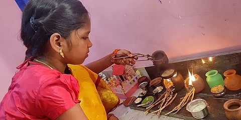 "மொபைல் வேண்டாம், உங்களுக்கு வீட்டில் உதவி செய்கிறோம்" - பெற்றோருக்கு உதவும் குழந்தைகள்