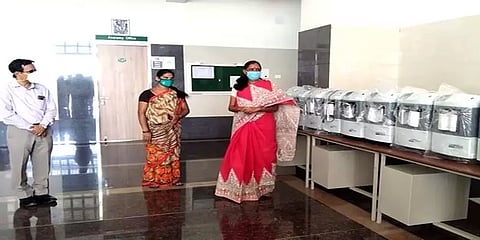 கொரோனா கால மகத்துவர்: ஆக்சிஜன் செறிவூட்டிகள் வாங்க ரூ. 10,000 வழங்கிய திருநங்கை