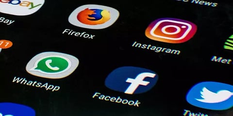 "அனைத்துக்கும் சம்மதம்" - இந்திய அரசின் விதிகளுக்கு இணங்கிய கூகுள், ஃபேஸ்புக், வாட்ஸ் அப்