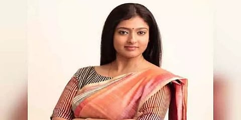 ”உங்களை கண்டாலே ஓடுகிறார்கள்” - விஷால் மீது நடிகை காயத்ரி ரகுராம் குற்றச்சாட்டு