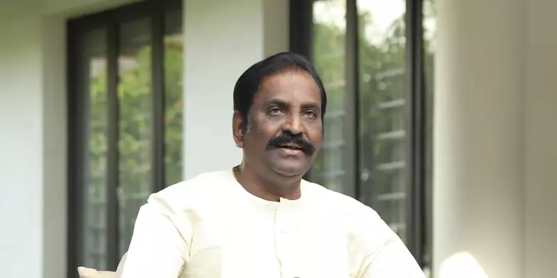 சிறுமைப்படுத்துவதா? ஓ.என்.வி. விருதை திருப்பி அளிக்கிறேன் - வைரமுத்து அறிவிப்பு