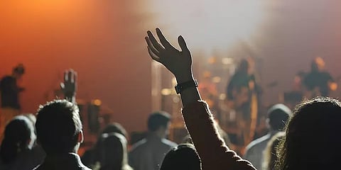 கொரோனா பரவலின்போதும், பாதுகாப்பாக பல நூறு நேயர்களுடன் நடந்த ஸ்பெயின் இசை நிகழ்ச்சி