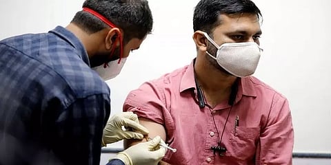 விரைவுச் செய்திகள்: தடுப்பூசி பற்றாக்குறை | கருப்பு பூஞ்சைக்கு பலி | ஆந்திர டிவி சேனல்கள்