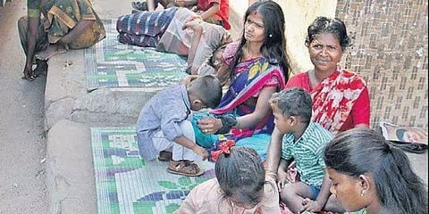 நடைபாதையில் வசிப்போருக்கு தடுப்பூசியை உறுதி செய்க - தமிழக அரசுக்கு நிதிமன்றம் உத்தரவு