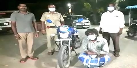 கள்ளக்குறிச்சி: ஓய்வு நேரத்தில் கள்ளச்சாராயம் விற்ற 108 ஆம்புலன்ஸ் ஓட்டுனர் கைது