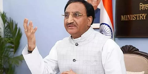 கொரோனாவுக்கு பிந்தைய பாதிப்புக்காக டெல்லி எய்ம்ஸில் மத்திய கல்வி அமைச்சர் அனுமதி