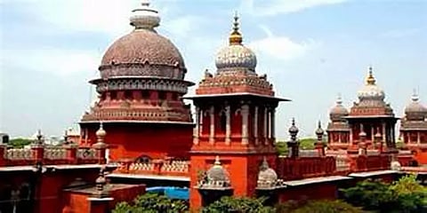 கணவன் -மனைவி ஈகோவை காலணியாக கருதி வீட்டுக்கு வெளியில் விட வேண்டும்: நீதிமன்றம் அறிவுரை