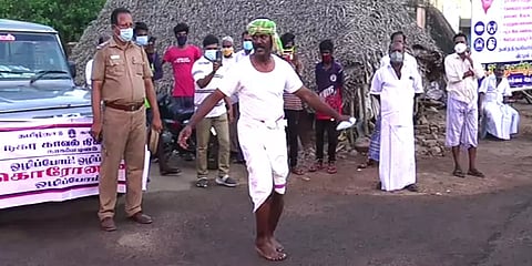 விவசாயியும் மாஸ்க் போடுங்க’: தத்ரூபமாக நடித்துக்காட்டி விழிப்புணர்வு செய்த நாகை காவலர்
