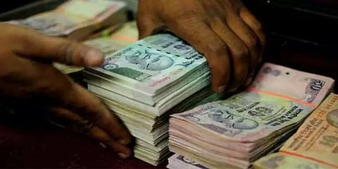 பிச்சை எடுப்பவரின் பையில் இருந்த ரூ.2.58 லட்சம்: ஆக்கிரமிப்பை அகற்ற வந்த ஊழியர்கள் வியப்பு