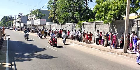 மதுரை: கொரோனா தடுப்பூசி செலுத்திக்கொள்ள இன்று முதல் முன்பதிவு கட்டாயம்