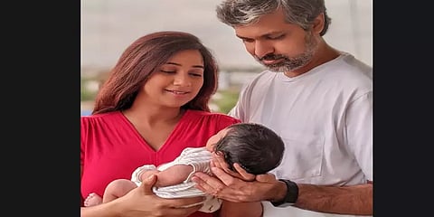 முதல் பார்வையிலேயே எங்கள் இதயத்தை நிரப்பினான்: மகனை அறிமுகப்படுத்திய ஸ்ரேயா கோஷல்