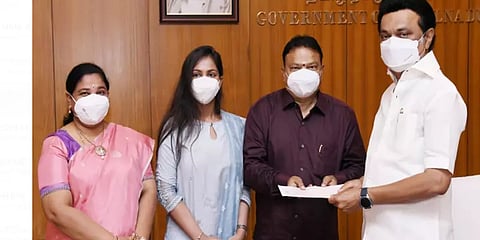 முதல்வர் நிவாரண நிதிக்கு ரூ.1.01 கோடி ரூபாய் நிதியுதவி அளித்த தயாரிப்பாளர் ஐசரி கணேஷ்