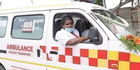 'வேகமெடுக்கும் ஆம்புலன்ஸ்கள் ஓய்வெடுக்கும் நேரம் வரவேண்டும்' - 108 சேவைக்குப் பின்னால்..!