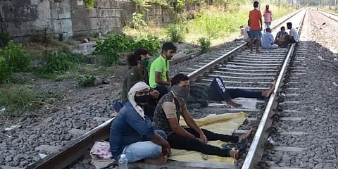 கடந்த ஆண்டு ரயில் மோதிய விபத்தில் 8,733 பேர் உயிரிழப்பு: பலர் புலம்பெயர் தொழிலாளர்கள்