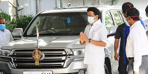 முகக்கவசம் அணியாதவர்களை கண்டு காரை நிறுத்திய முதல்வர் மு.க.ஸ்டாலின்