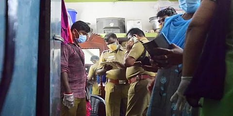 திருச்சி: வீட்டு ஜன்னல் கம்பியை உடைத்து 10 லட்சம் கொள்ளை