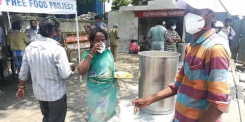 கொரோனா கால மகத்துவர்: ராஜீவ்காந்தி மருத்துவமனையில் தினமும் 4500 பேருக்கு உணவளிக்கும் குழு