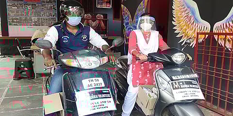 கொரோனா கால மகத்துவர்: தினமும் 3 வேளையும் 800 பேருக்கு உணவு வழங்கும் இளம் படை