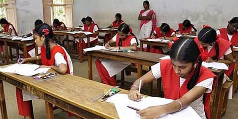 +2 தேர்வு - சட்டமன்ற கட்சி பிரதிநிதிகளுடன் ஆலோசனை