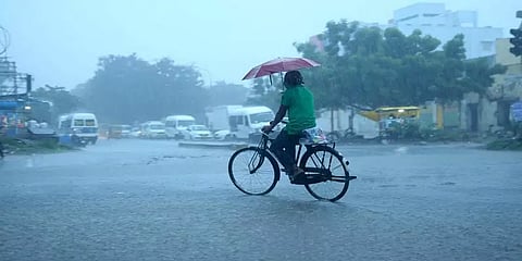 அடுத்த 2 மணி நேரத்திற்கு தமிழகத்தின் 18 மாவட்டங்களில் கனமழைக்கு வாய்ப்பு