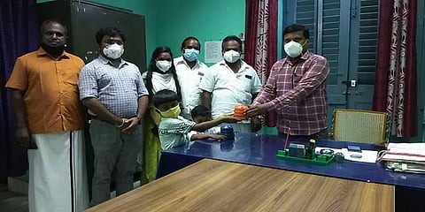 தருமபுரி: உண்டியல் சேமிப்பு பணத்தை முதல்வர் நிவாரண நிதிக்கு கொடுத்த சிறுவன்