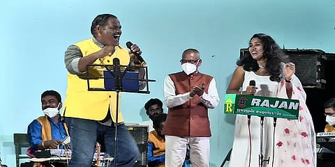 துளிர்க்கும் நம்பிக்கை: சாலையில் இருந்து மீட்கப்பட்ட ஆதரவற்றோருக்காக மெல்லிசை கச்சேரி