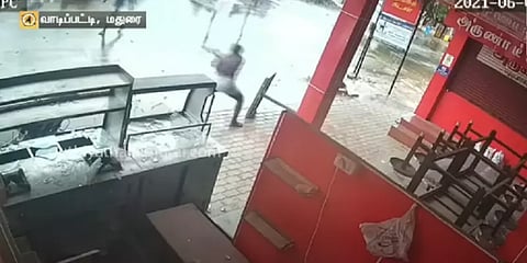 மதுரை: பேக்கரியை அடித்து நொறுக்கிய விவகாரம்; திமுக பிரமுகர் உட்பட 4 பேர் கைது