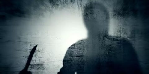 டிவி பார்த்துக்கொண்டிருந்த நேரத்தில் உள்புகுந்த கொள்ளையர்கள்; விவசாயிக்கு சரமாரி வெட்டு