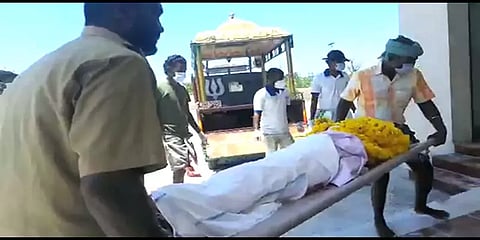 வேதாரண்யம்: ஆதரவற்றவர்களின் சடலத்திற்கு இறுதி சடங்கு செய்யும் ஈகா அறக்கட்டளை