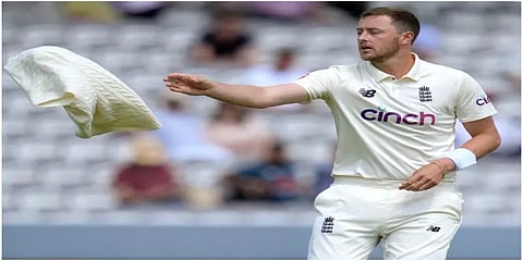 8 ஆண்டுகளுக்கு முன்பு போட்ட ட்வீட்: இங்கிலாந்து வேகப்பந்து வீச்சாளர் ஓலி ராபின்சனுக்கு தடை