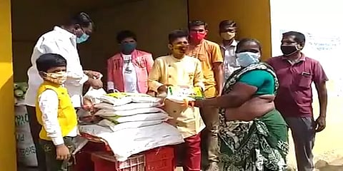 கொரோனா கால மகத்துவர்: நிவாரண பொருட்கள் வழங்கி பிறந்த நாளை கொண்டாடிய சிறுவன்