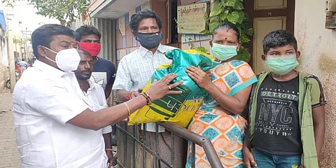 துளிர்க்கும் நம்பிக்கை: மாற்றுத் திறனாளி குடும்பத்திற்கு நிவாரணம் வழங்கிய சமூக ஆர்வலர்