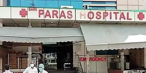 5 நிமிடம் ஆக்சிஜனை நிறுத்திய ஓனர்... 22 உயிர்கள் பறிபோனதா? - உ.பி மருத்துவமனை சர்ச்சை