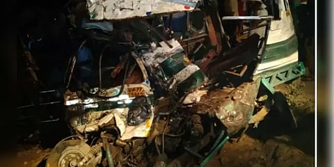 உ.பி: சரக்கு வாகனம் மீது அரசுப் பேருந்து மோதிய விபத்தில் 17 பேர் உயிரிழப்பு