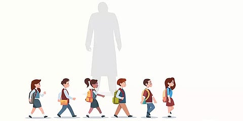 மாணவிகளுக்கு பெண் ஆசிரியர்களை மட்டுமே நியமிப்பது ஆபத்து. ஏன்? - குழந்தைகள் மனநல மருத்துவர்