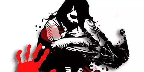 கர்நாடகா: கொரோனா பாதித்த பெண்ணை பாலியல் வன்கொடுமை செய்ய முயன்ற ஆம்புலன்ஸ் டிரைவர்