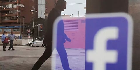 "பேஸ்புக் லைவ்" செய்து தற்கொலைக்கு முயன்ற மேற்குவங்க இளம் நடிகர் - காப்பாற்றிய காவல்துறை