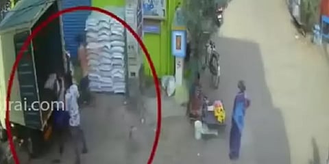 சென்னை: வியாசர்பாடியில் குடிபோதையில் பட்டாக்கத்தியுடன் தகராறில் ஈடுபட்ட நபர் கைது