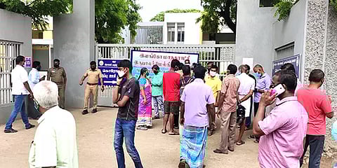 தடுப்பூசி தட்டுப்பாடு: 3-வது நாளாக ஏமாற்றத்துடன் திரும்பி சென்ற மதுரை மக்கள்