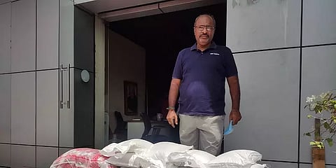 துளிர்க்கும் நம்பிக்கை: 45 குடும்பங்களுக்கு அரிசி வழங்கி உதவும் சென்னை தம்பதி