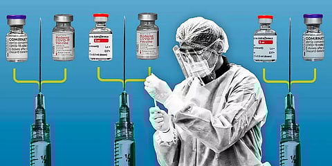 ‘ஹெடிரோலோகஸ் நோய்த்தடுப்பு முறை’ - இருவேறு கொரோனா தடுப்பூசிகளை போட்டுக்கொள்வது சரியா?