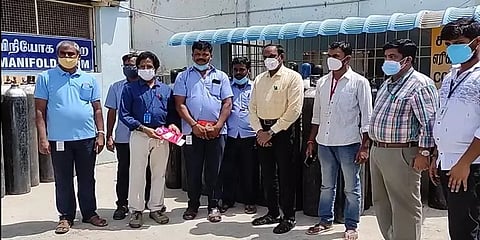 ஓசூரில் ஆக்சிஜன் பற்றாக்குறையால் உயிரிழந்த ஊழியர்: சக ஊழியர்கள் எடுத்த முன்முயற்சி